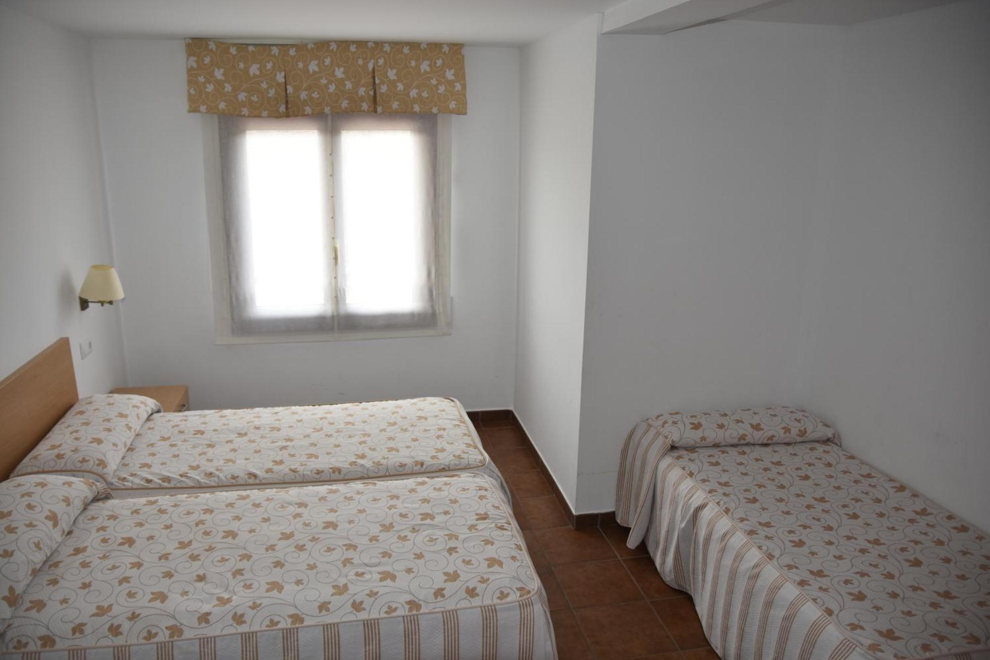 Aparthotel Tres Caminos El Grado Exteriör bild