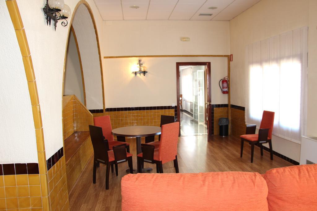Aparthotel Tres Caminos El Grado Exteriör bild