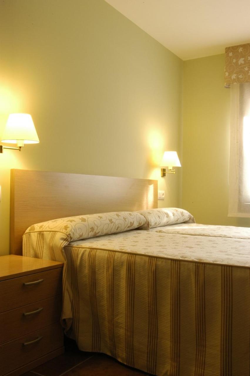 Aparthotel Tres Caminos El Grado Exteriör bild
